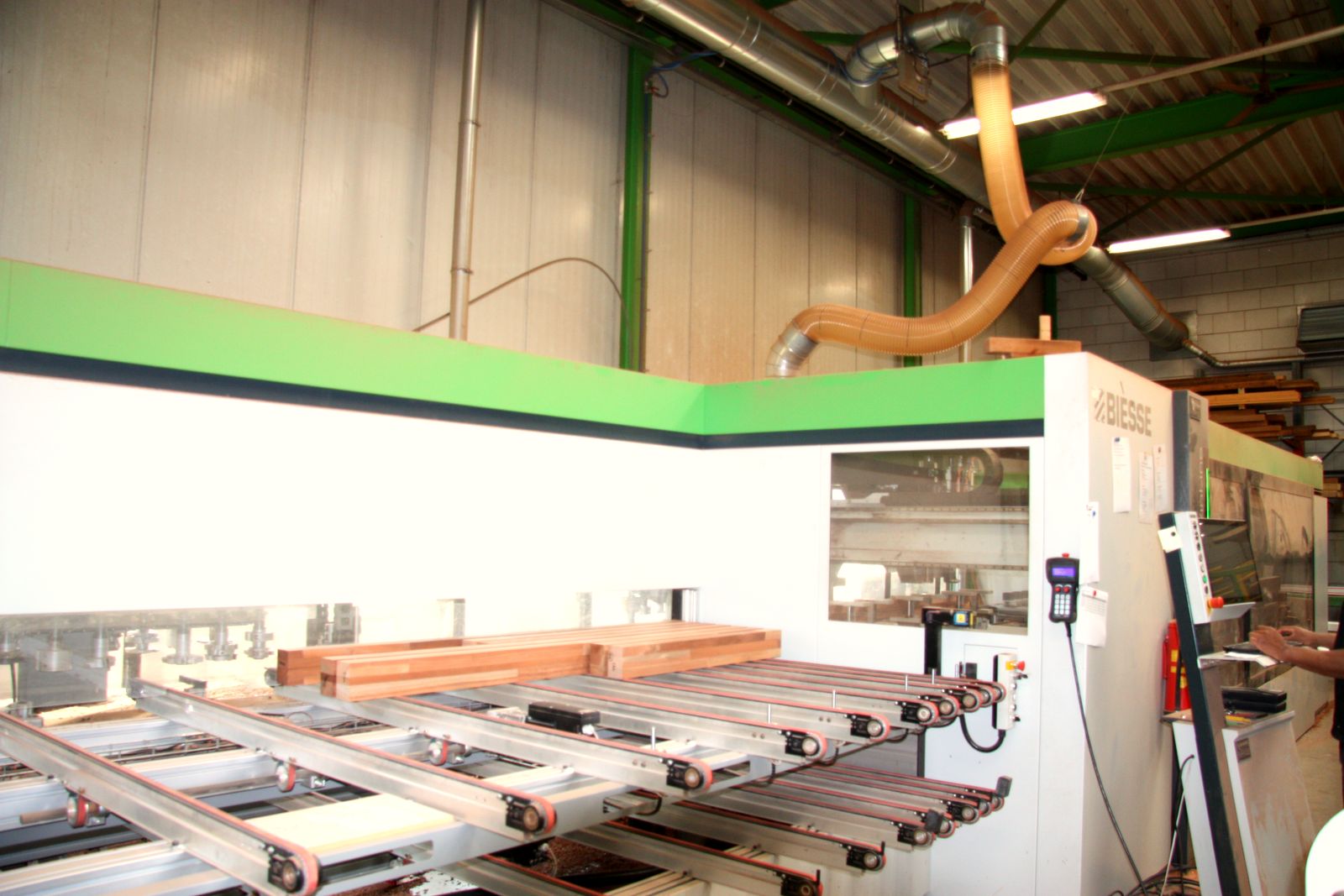 CNC-bewerkingscentrum freest kozijnhout